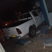 Camioneta de la Armada Nacional chocó contra un restaurante en Orocué