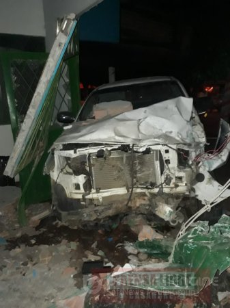 Camioneta de la Armada Nacional chocó contra un restaurante en Orocué