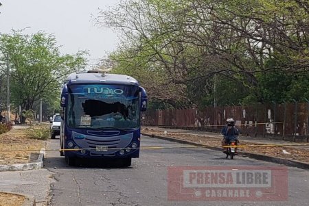 Habitante de calle atacó a piedra bus de Tuyo
